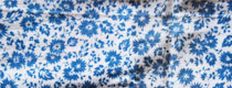 tissu blanc à petites fleurs bleue vintage