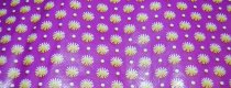 toile violette à fleurs